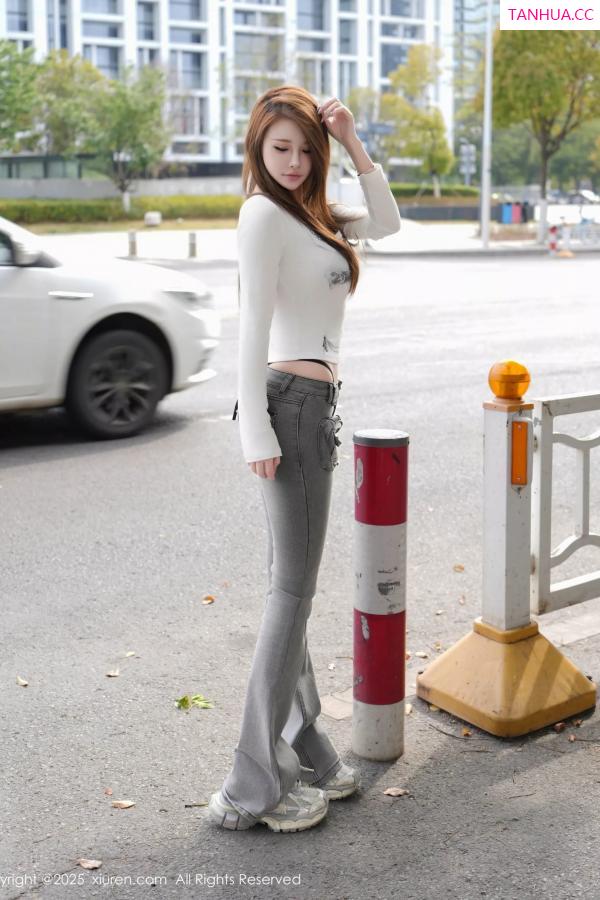 甜妮  [XiuRen]高清写真图 2025.04.30 No.10227 甜妮 性感白T第8张图片